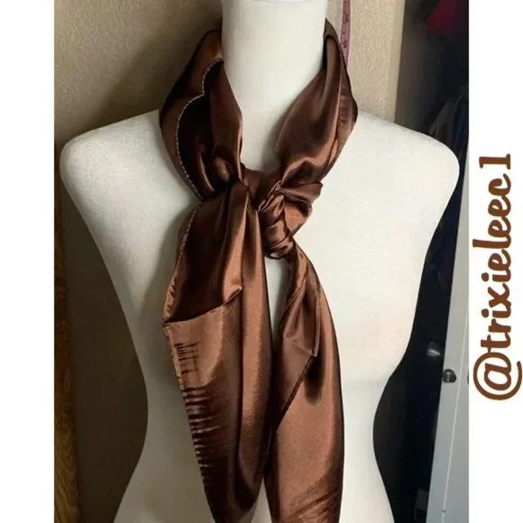 Poshmark Closets Representing Pantone Color of the Year 2025, Mocha Mousse! - Picture 11 of 15